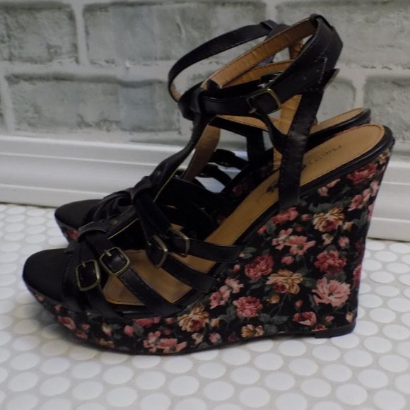 Rue 21 ECT. platform heels - Picture 1 of 2